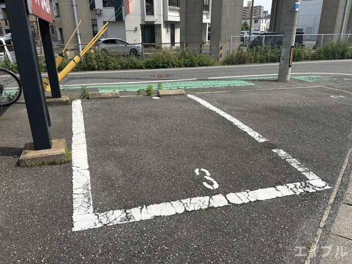 物件外観写真3　(駐車場)