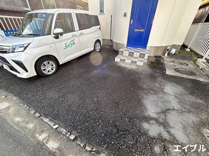 物件外観写真3　(駐車場)