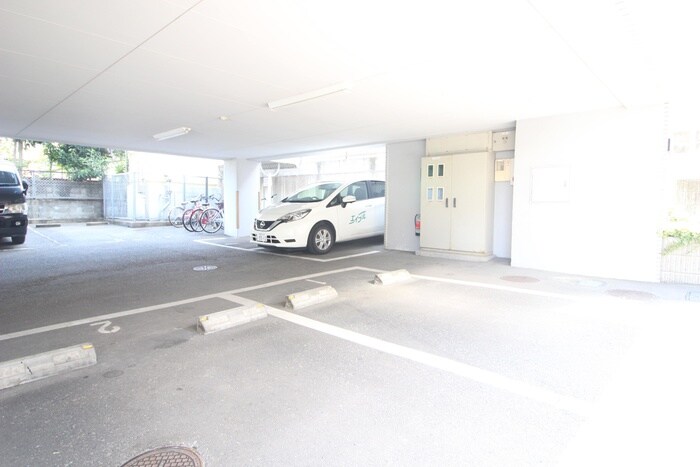 物件外観写真3　(駐車場)