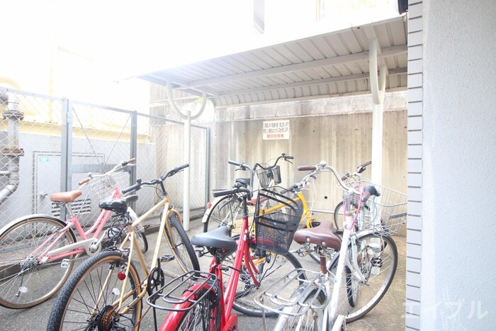 物件外観写真4　(駐輪場)