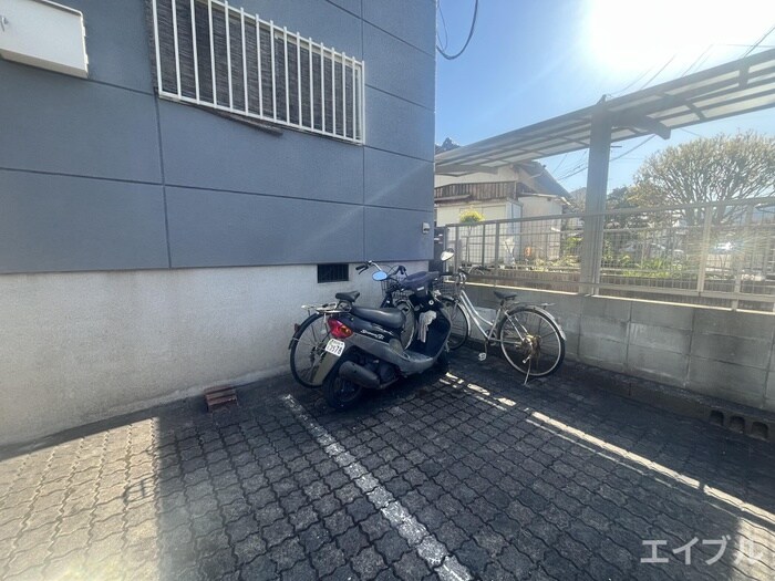 物件外観写真5　(駐輪場)