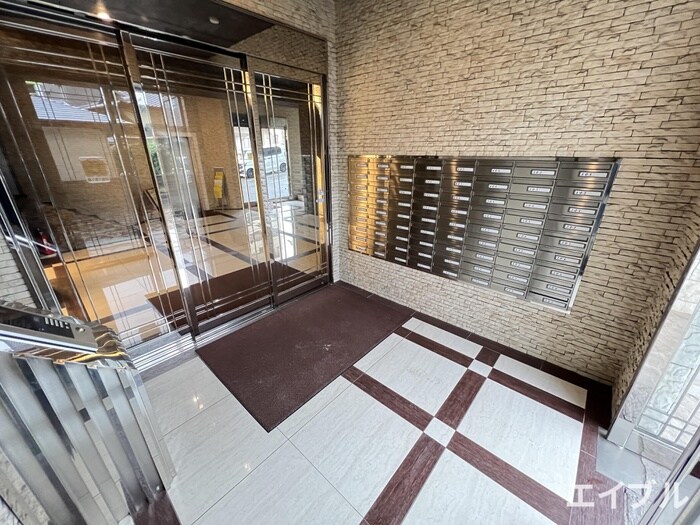 物件外観写真3　(エントランス部分)