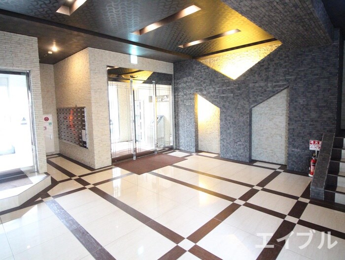 物件外観写真4　(エントランス部分)