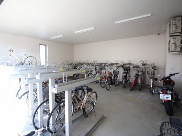 物件外観写真6　(駐輪場)