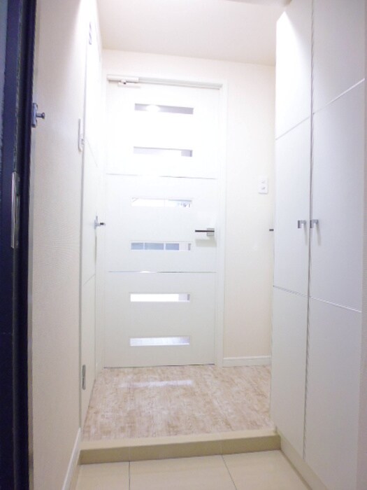 物件内観写真16　(玄関)