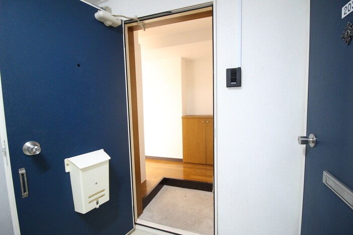 物件内観写真13　(玄関)