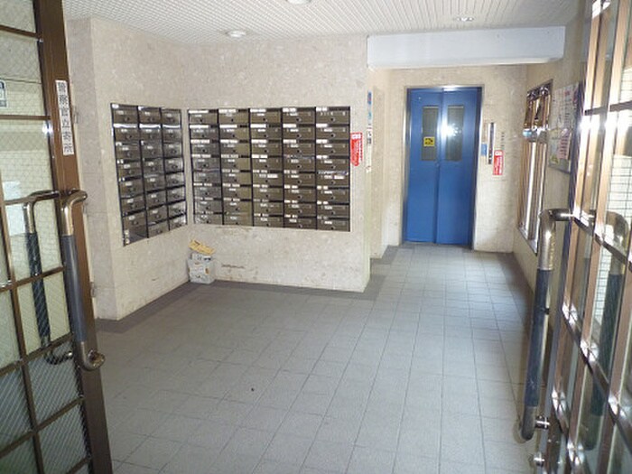 物件外観写真3　(エントランス部分)