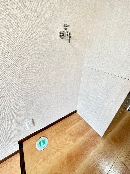 物件内観写真8　(洗濯機置場)