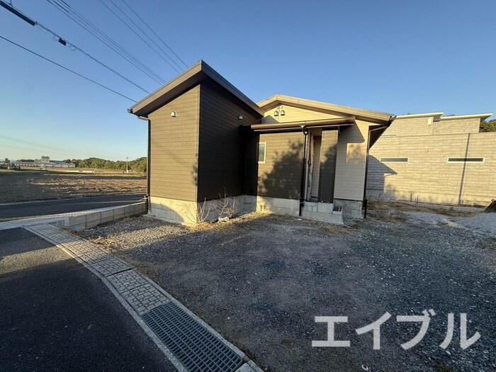 物件外観写真3　(駐車場)