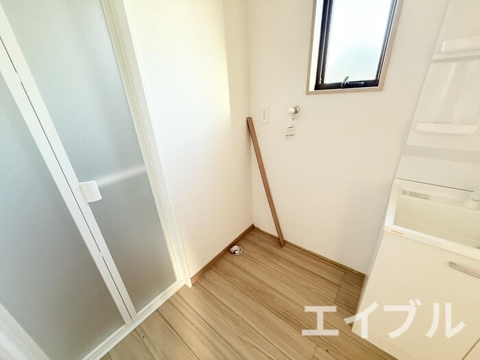 物件内観写真10　(洗濯機置場)