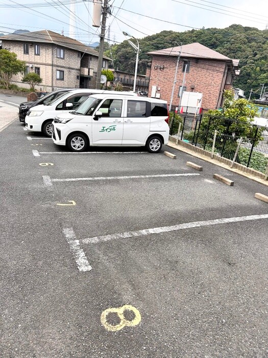 物件外観写真5　(駐車場)
