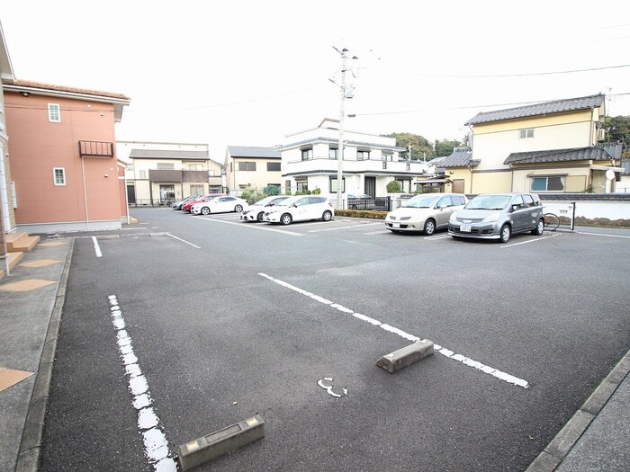 物件外観写真2　(駐車場)
