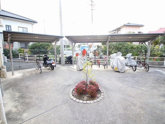 物件外観写真3　(駐輪場)
