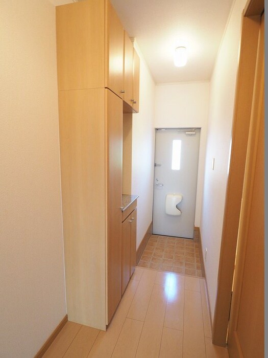 物件内観写真8　(玄関)