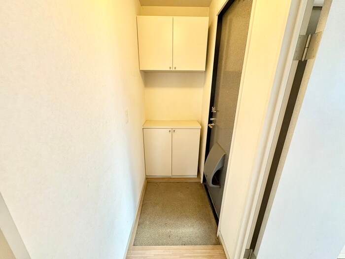 物件内観写真12　(玄関)