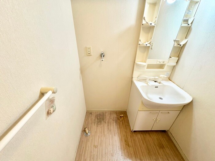 物件内観写真16　(洗濯機置場)