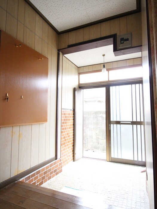 物件内観写真10　(玄関)