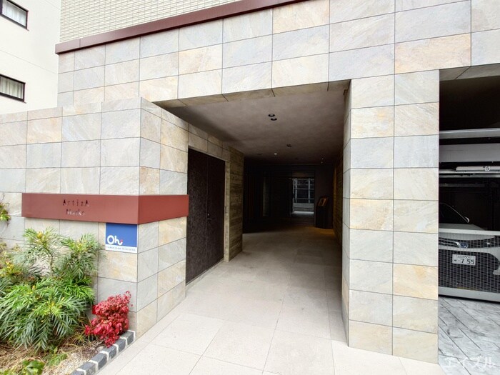 物件外観写真2　(エントランス部分)