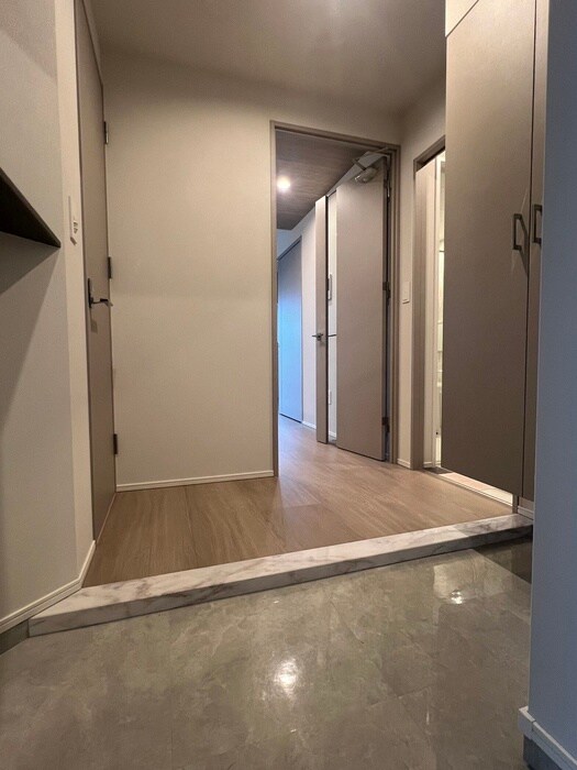 物件内観写真12　(玄関)