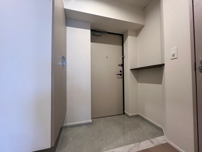 物件内観写真13　(玄関)