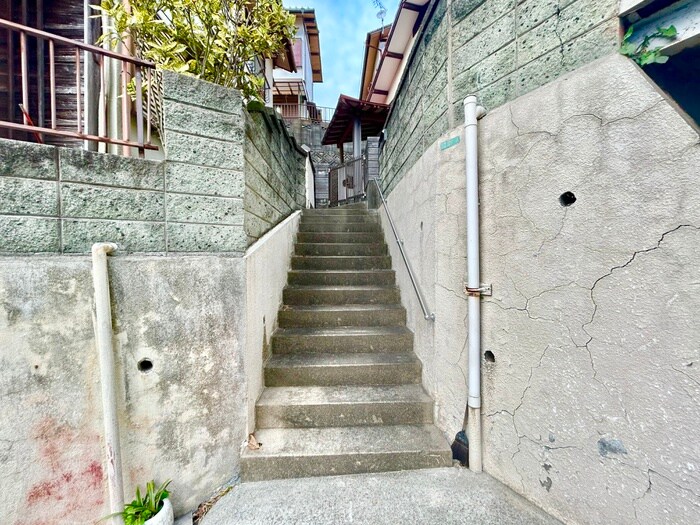 物件外観写真4　(エントランス部分)