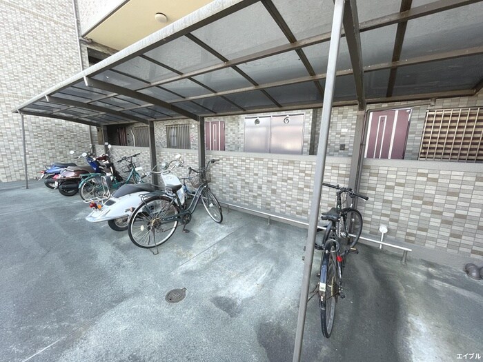 物件外観写真4　(駐輪場)