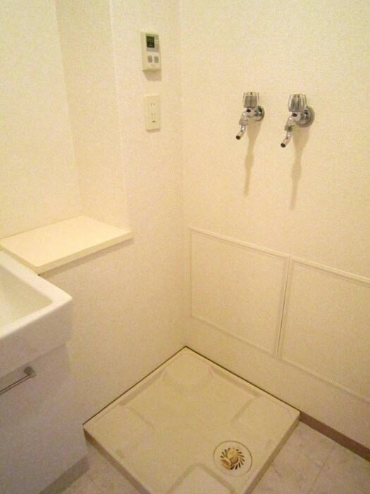 物件内観写真10　(洗濯機置場)