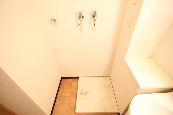 物件内観写真14　(洗濯機置場)