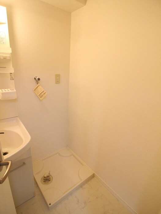 物件内観写真14　(洗濯機置場)