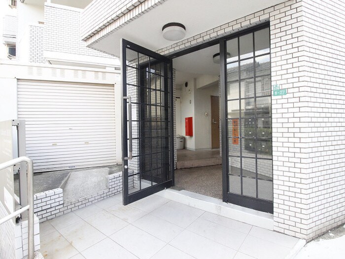 物件外観写真3　(エントランス部分)