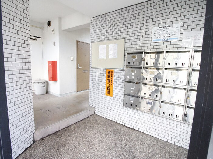 物件外観写真5　(エントランス部分)