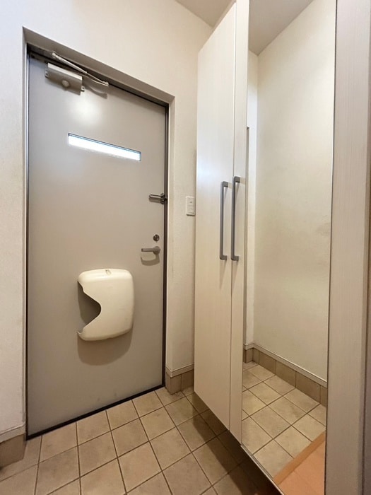 物件内観写真5　(玄関)