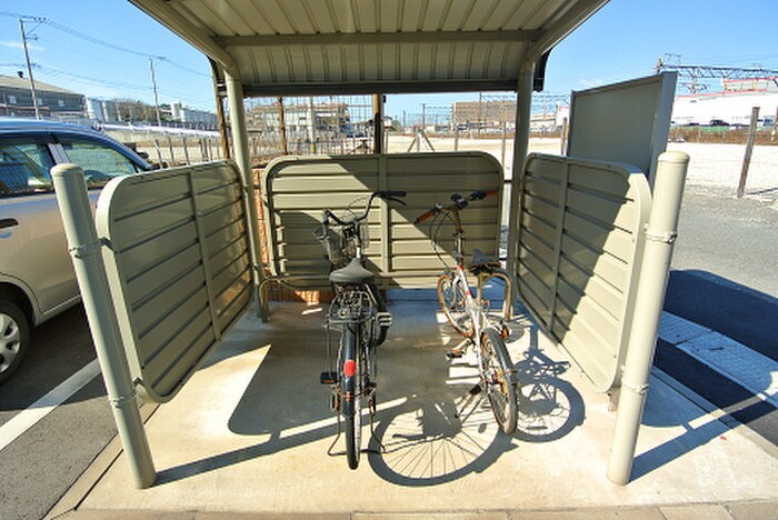 物件外観写真3　(駐輪場)