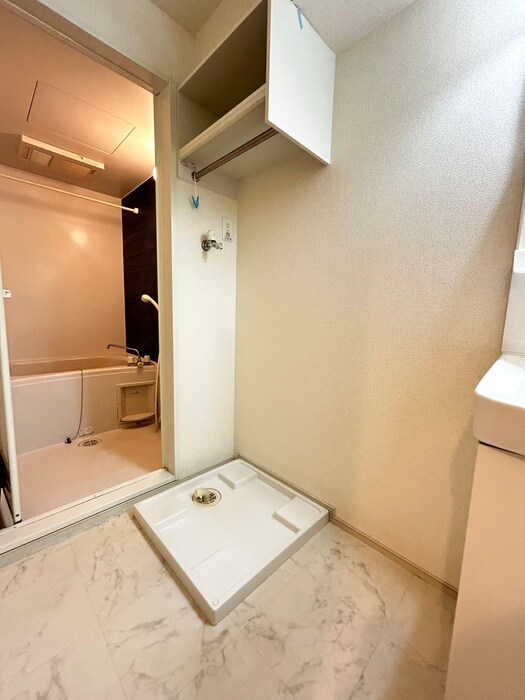 物件内観写真8　(洗濯機置場)