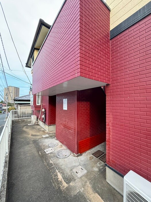 物件外観写真2　(エントランス部分)