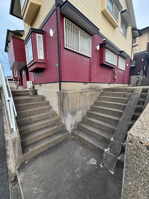 物件外観写真3　(エントランス部分)