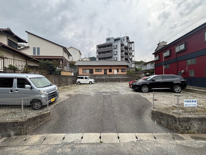 物件外観写真4　(駐車場)