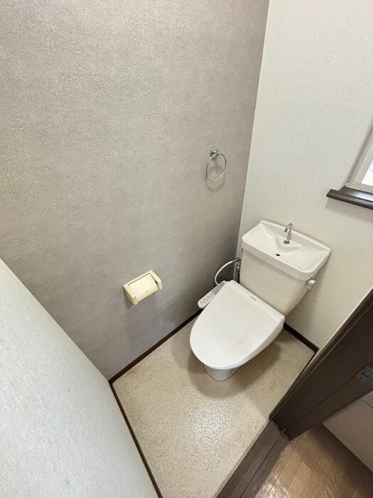 物件内観写真8　(トイレ)