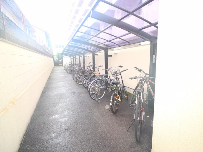 物件外観写真4　(駐輪場)