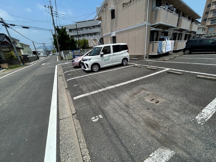 物件外観写真3　(駐車場)