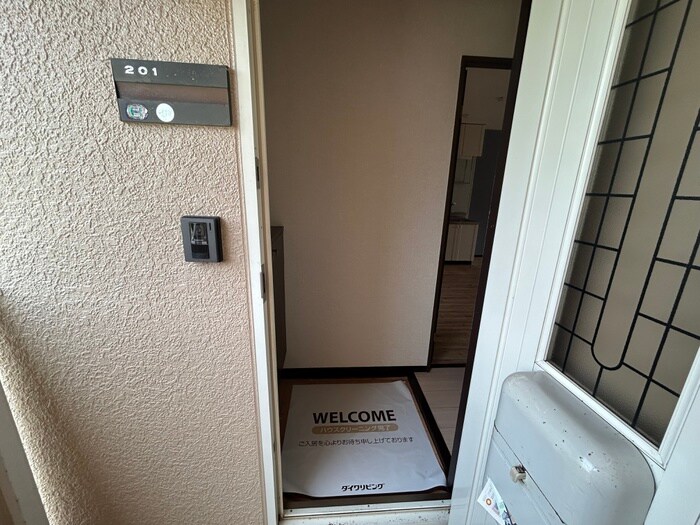 物件内観写真9　(玄関)