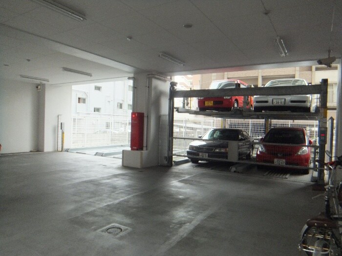 物件外観写真3　(駐車場)