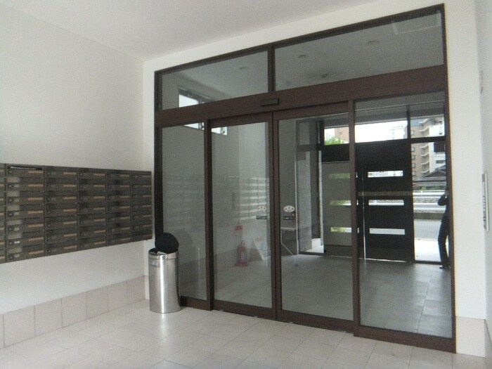 物件外観写真5　(エントランス部分)