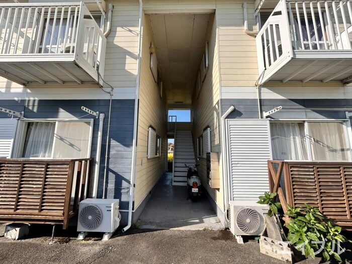 物件外観写真3　(エントランス部分)