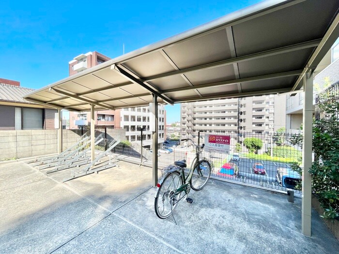 物件外観写真3　(駐輪場)