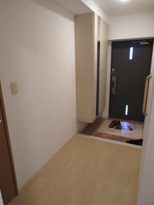 物件内観写真12　(玄関)