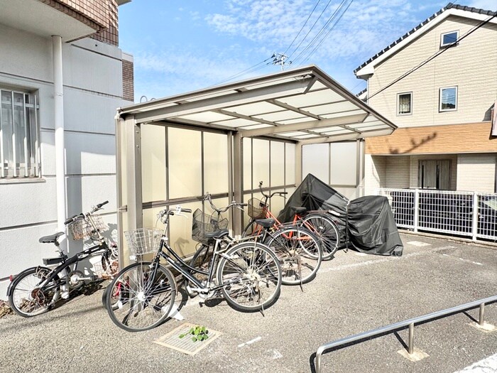 物件外観写真4　(駐車場)