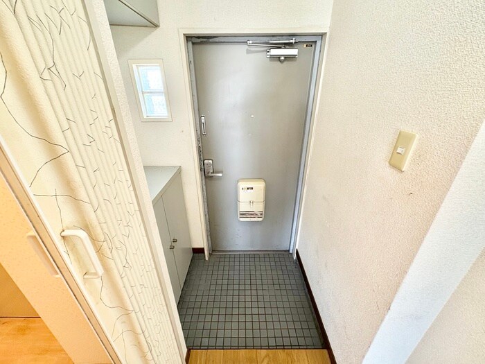 物件内観写真13　(玄関)