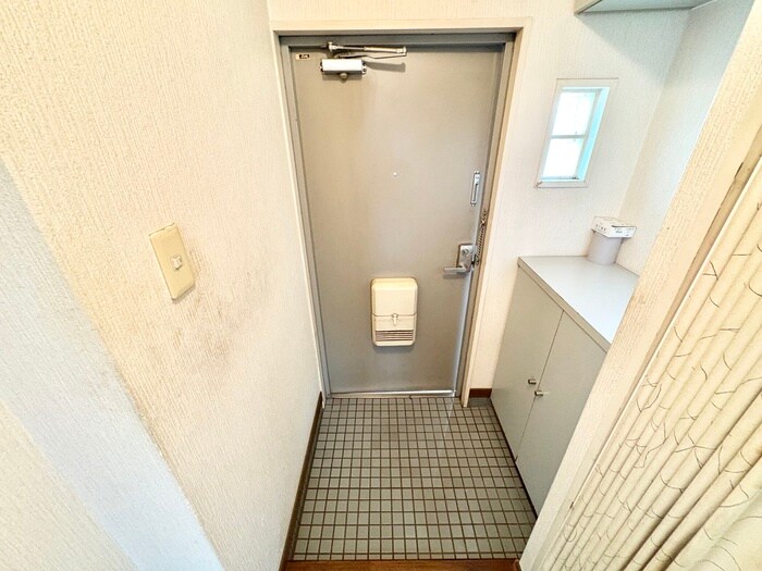 物件内観写真13　(玄関)