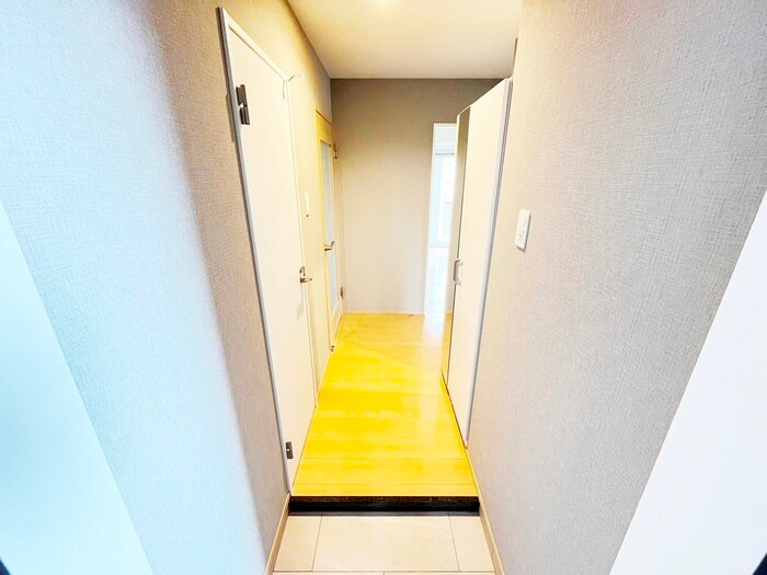 物件内観写真7　(玄関)